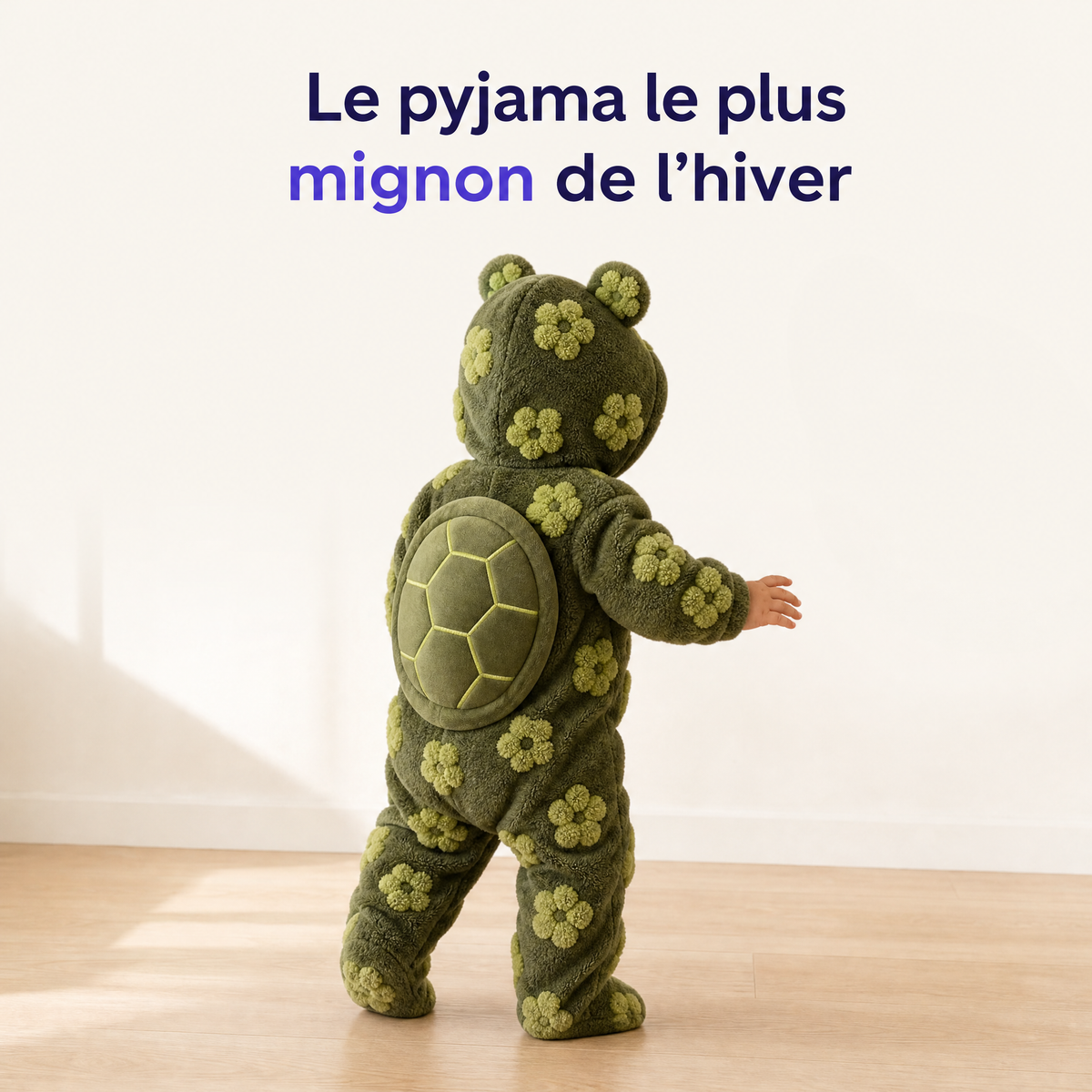 Le pyjama tortue le plus mignon de l'hiver, porté par un tout-petit